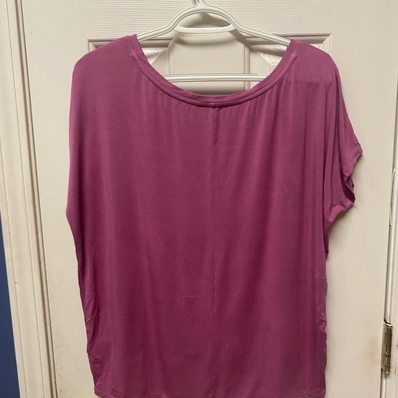 Express Distressed Holey Tee Shirt pink size M
New with tags - Picture 5 of 9